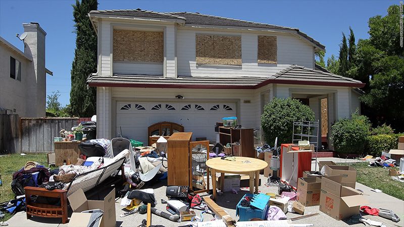 How Junk Removal Can Enhance the Appearance of Shopping Centers